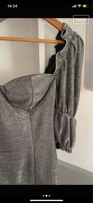 Vestido prateado brilhante