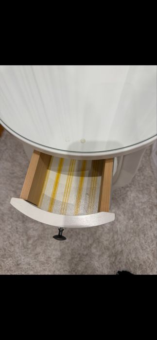 Stolik okragly bialy