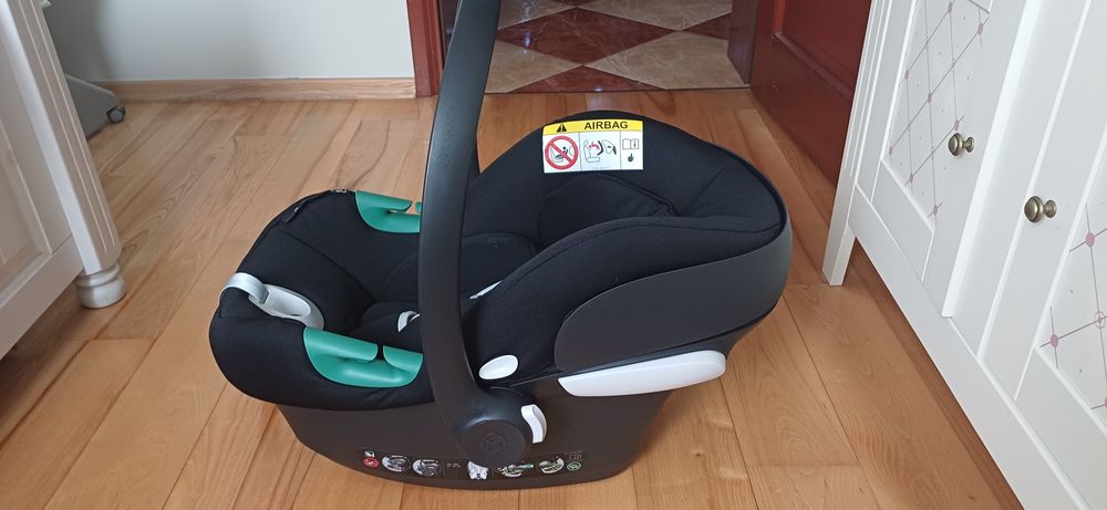 Fotelik Cybex Aton B2 i- size z bazą