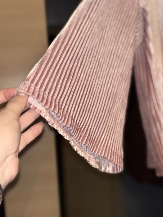 Блузка F&F, оксамитова, плісирована, ніжно-рожева