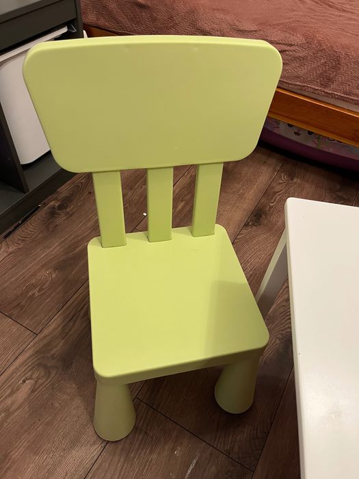 Stolik z krzesełkami