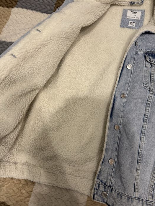 продам крурточку  джинсовую oвер bershka