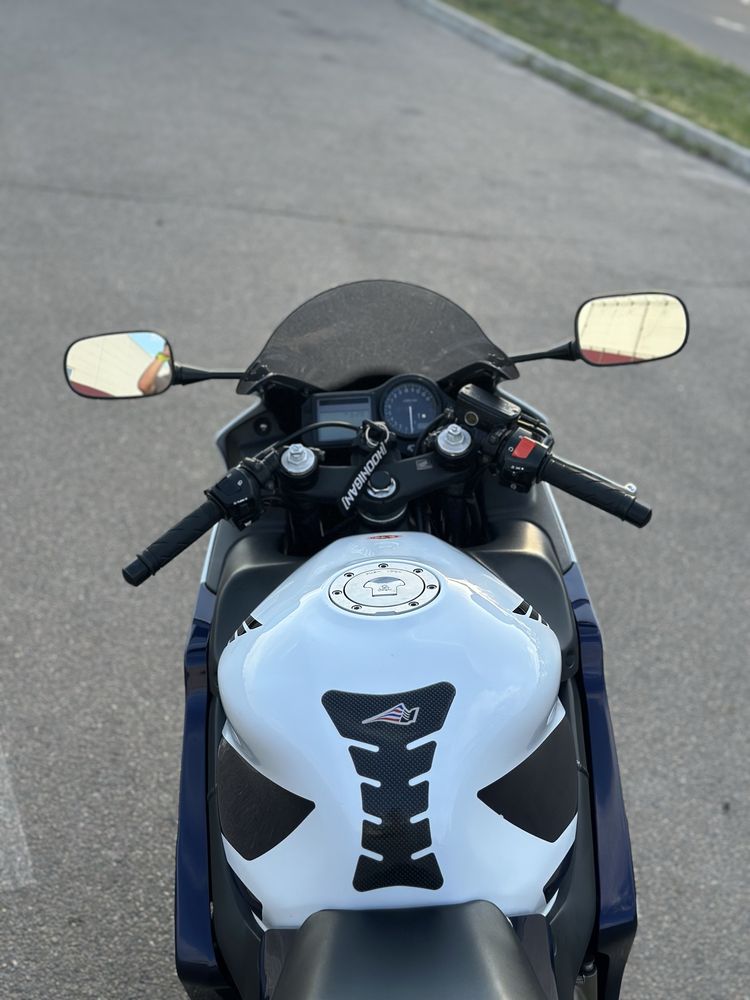 Мотоцикл Спортбайк Honda CBR 600F4i 2003