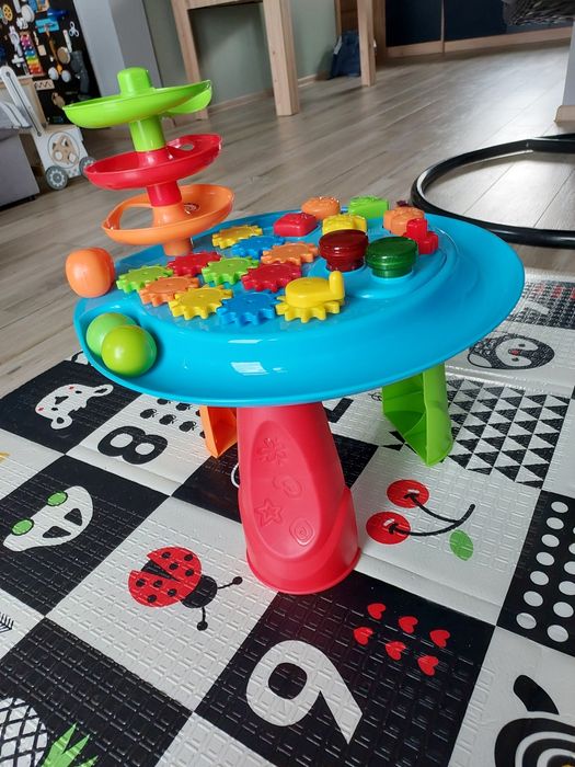 Stolik edukacyjny piłeczki