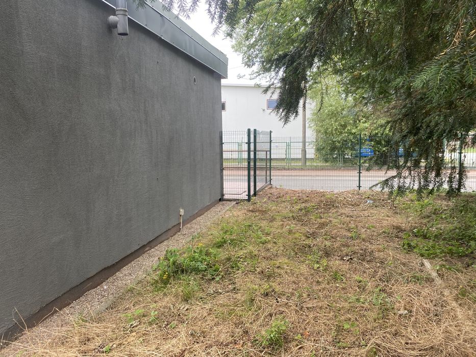 50m2 wejście z chodnika parking