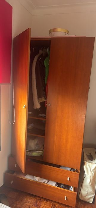 200 euros cama e roupeiro em cerejeira !