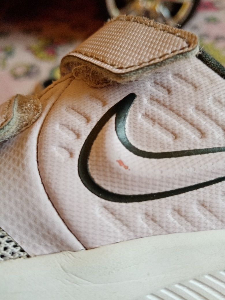 Adidasy Nike 23,5