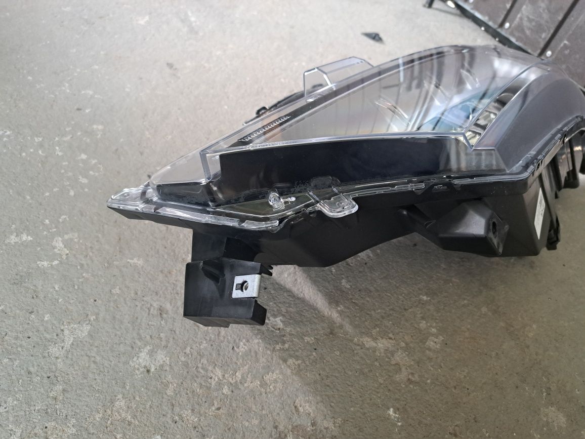 Lampa prawa ASX full led USA