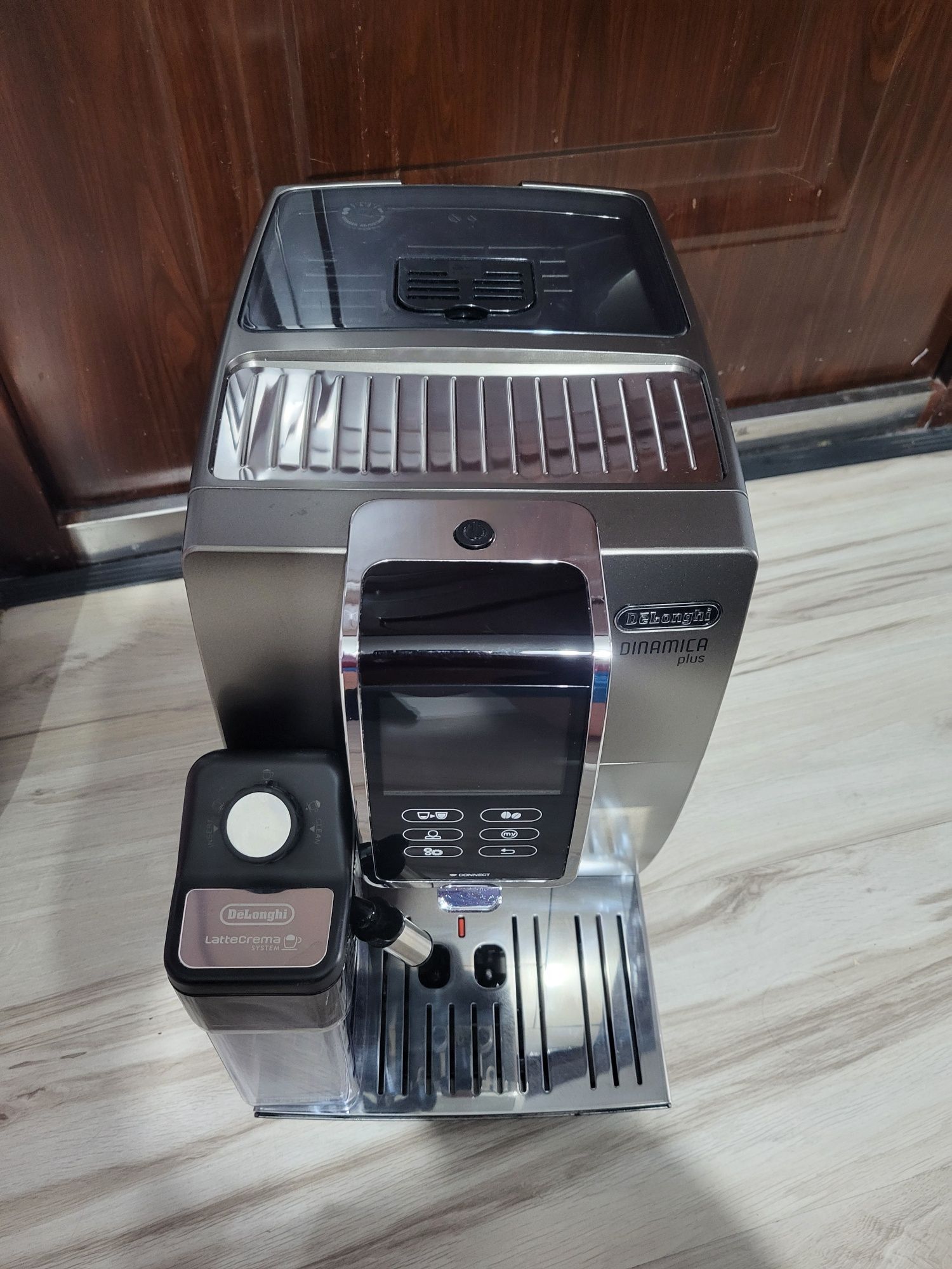 Ekspres ciśnieniowy Delonghi Dinamica plus dotyk wysyłka