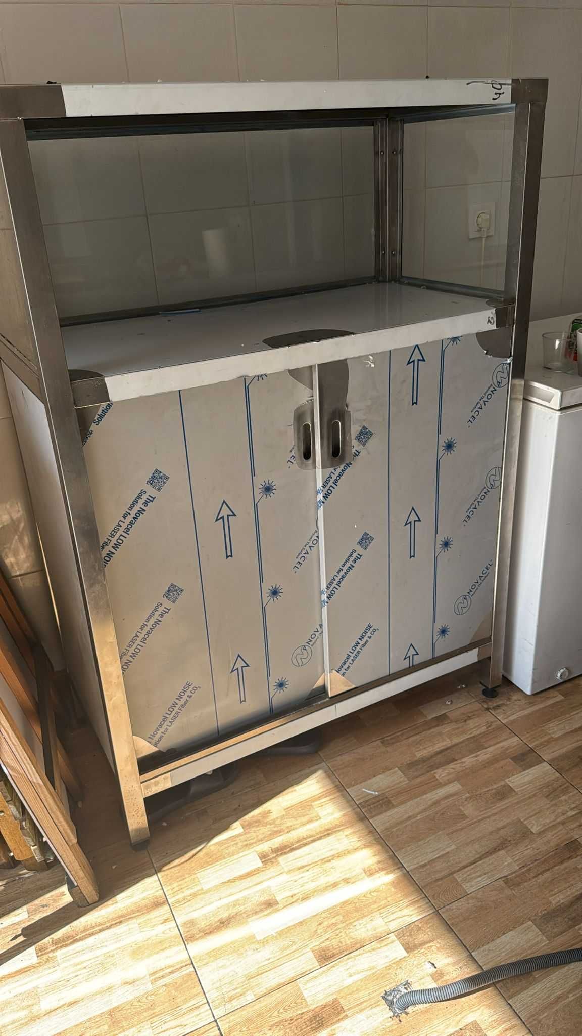 Armário  balcão com vitrine Aluminio