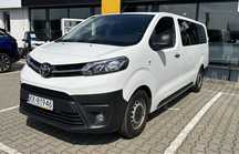 Wypożyczalnia samochodów transport wynajem busa toyota proace long