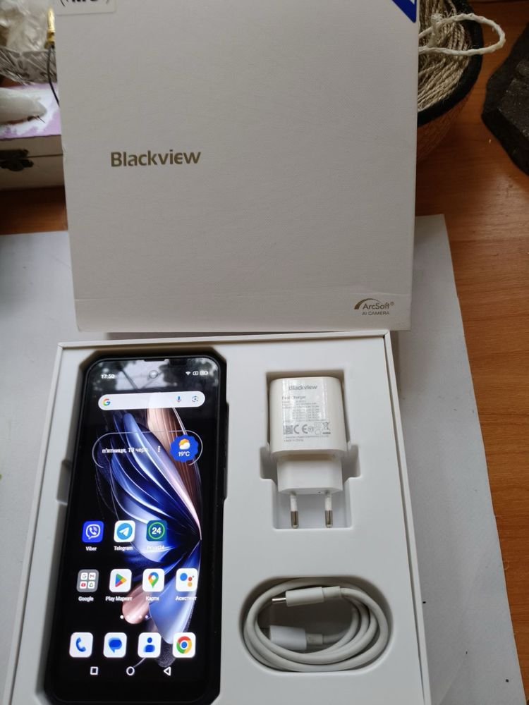 Blackview BL8000. Захищений тактичний смартфон з чохлом на ремінь.