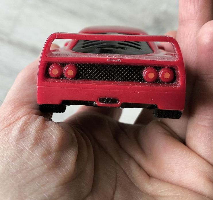Autko ferrari F40