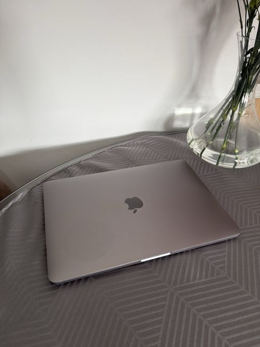 Macbook Pro 2017 13,3
