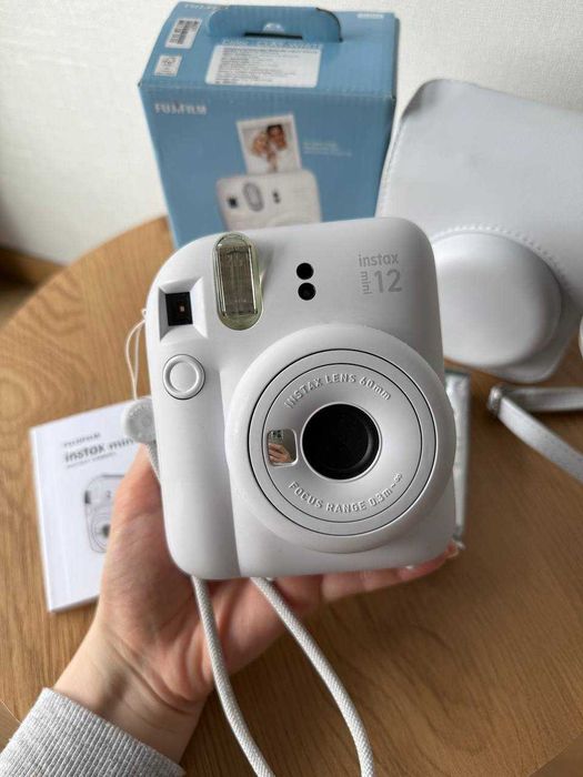 instax mini 12 стан нового (13 кадрів у комплекті) + чохол