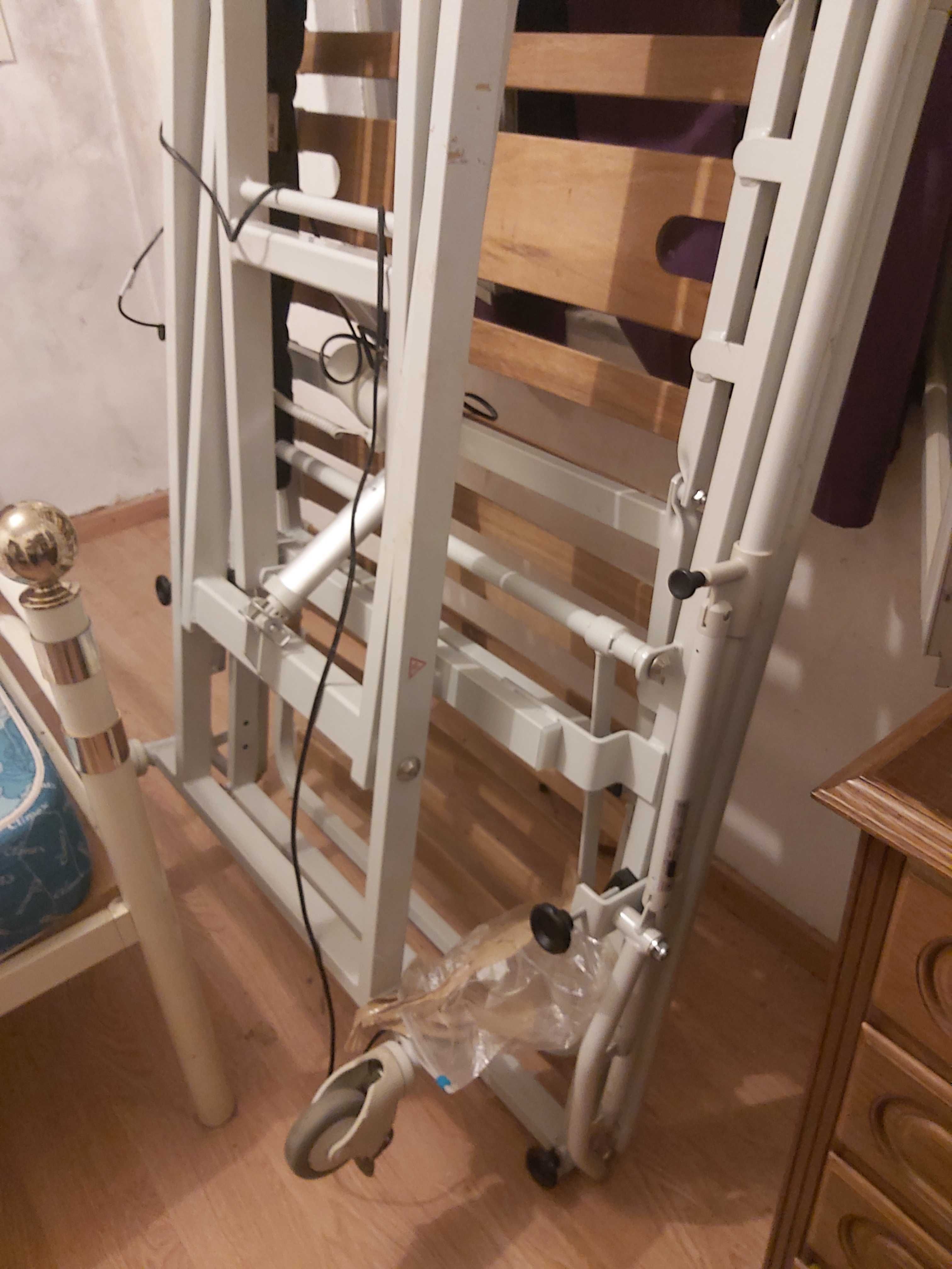 Cama articulada elétrica com grades e colchão