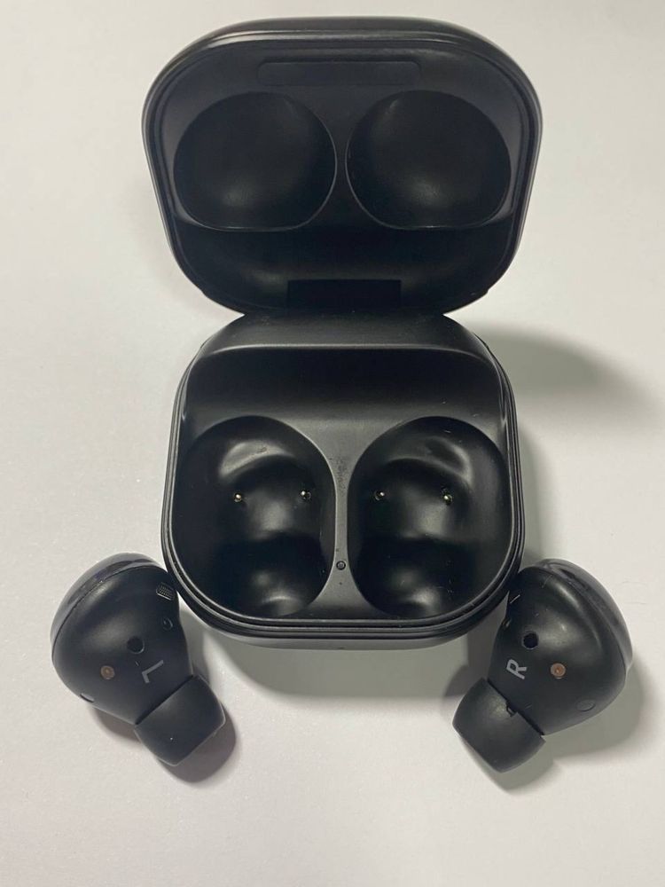 Продаю б/в бездротові навушники Samsung Galaxy Buds Pro