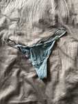 cienkie stringi szare