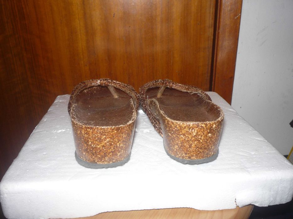 Ofereço sandálias 37