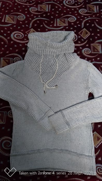 Продам жіночий теплий світер