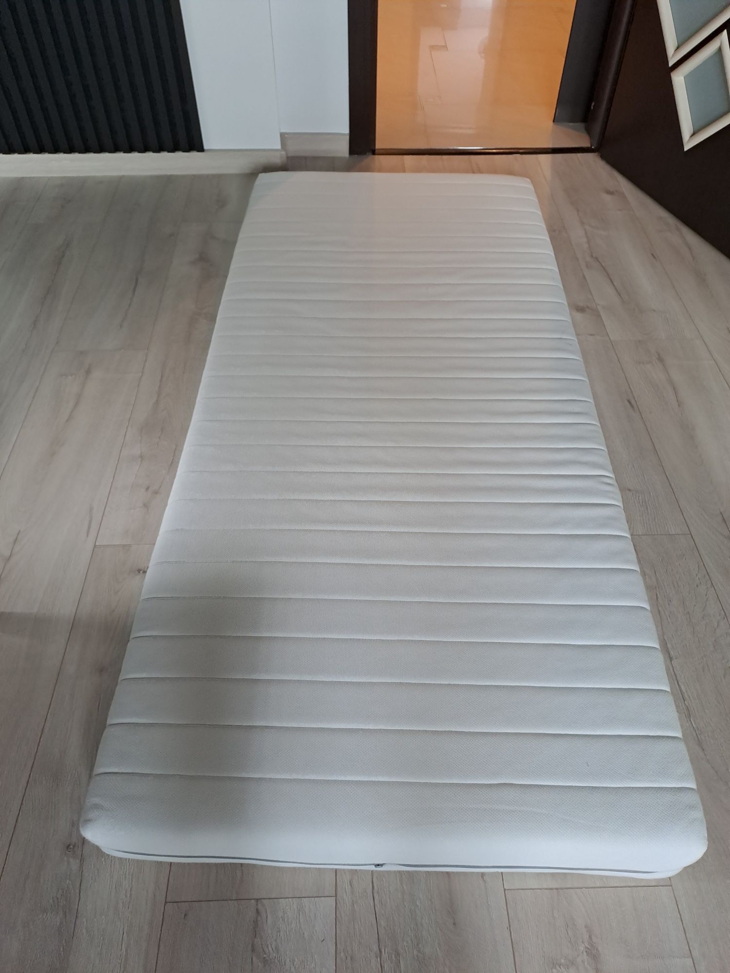 Materac o wym 90x200