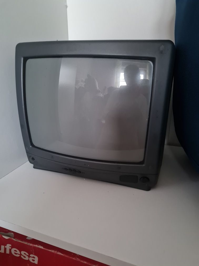 Televisão sanyo.