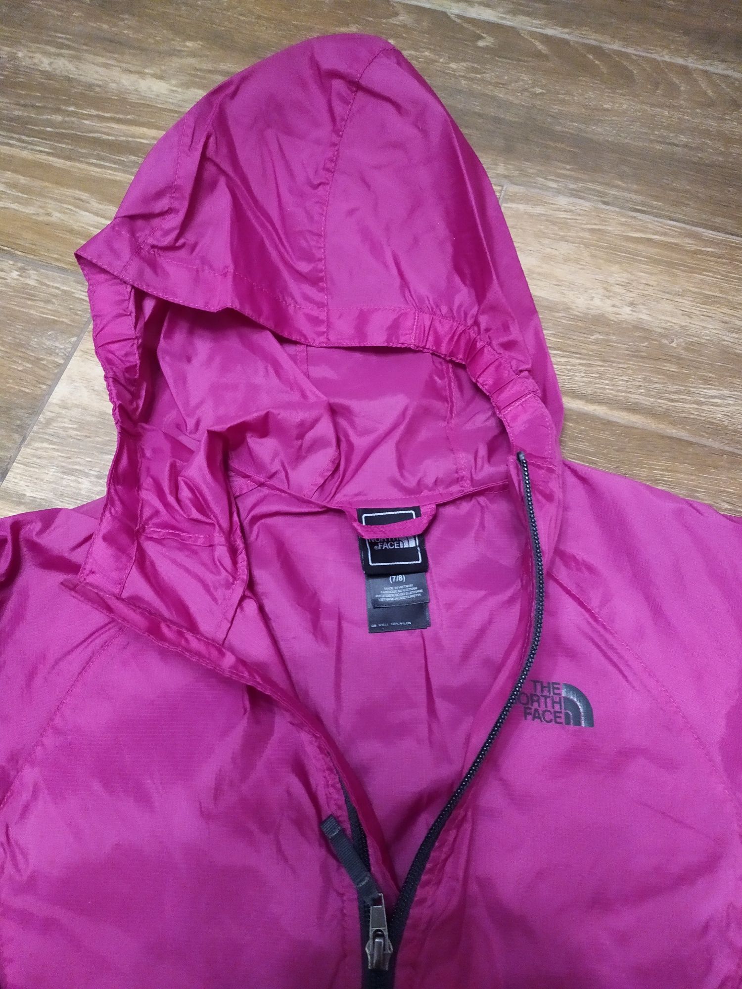 Kurtka przeciwdeszczowa The north face rozmiar 6-7 lat hydrenalite
