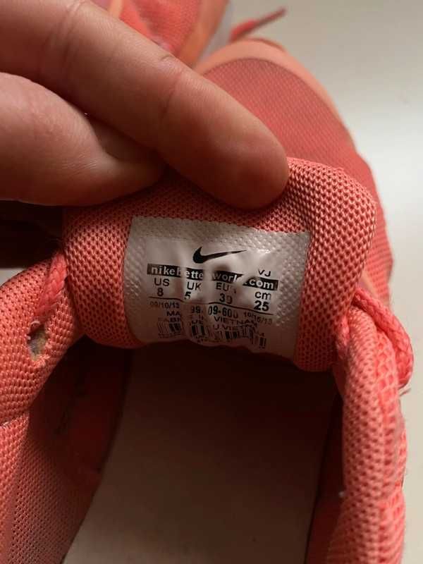 Różowe Nike Air max thea force