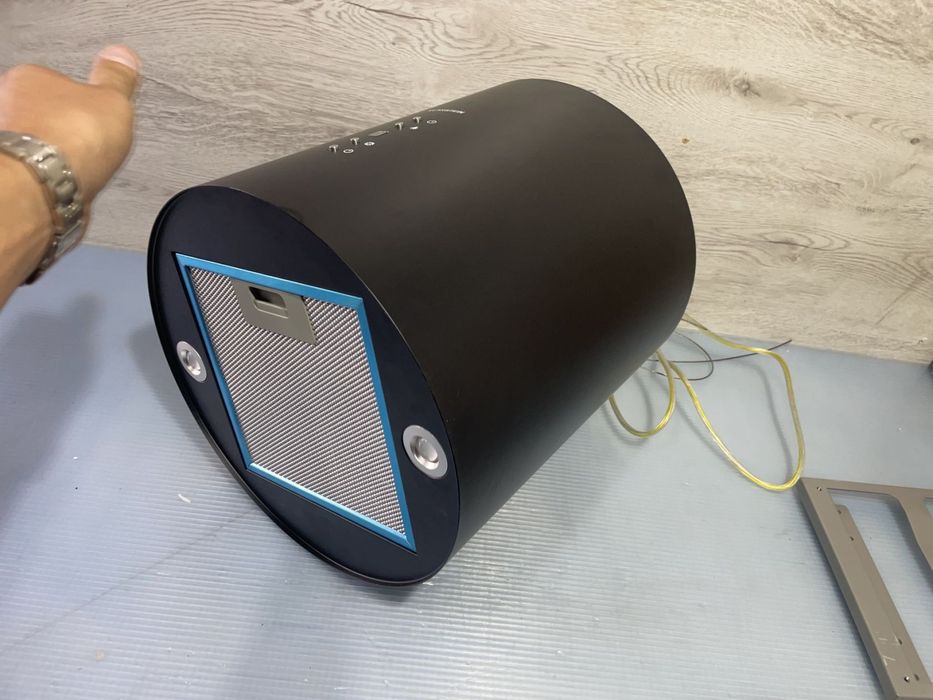 Острівна витяжка Klarstein Barett Island