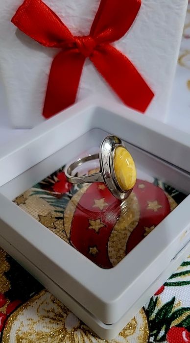 Srebrny pierścionek 925 z żółtym bursztynem