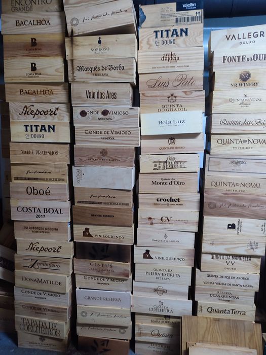 Caixas de madeira de vinhos nacionais