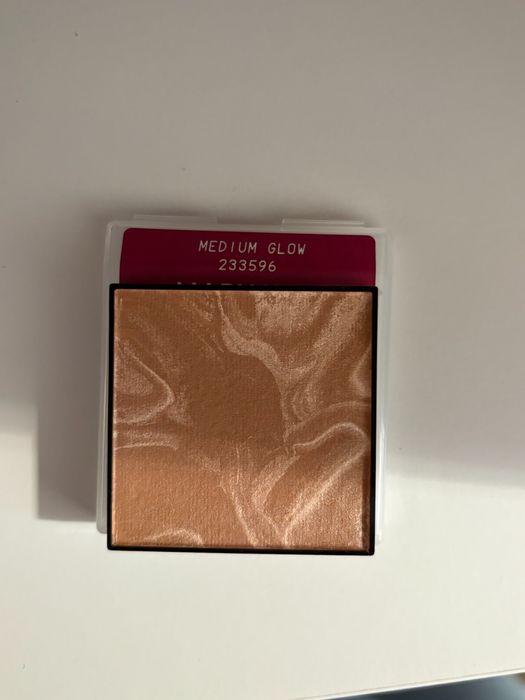 Puder Brązujący Medium Glow (Błyszczący)