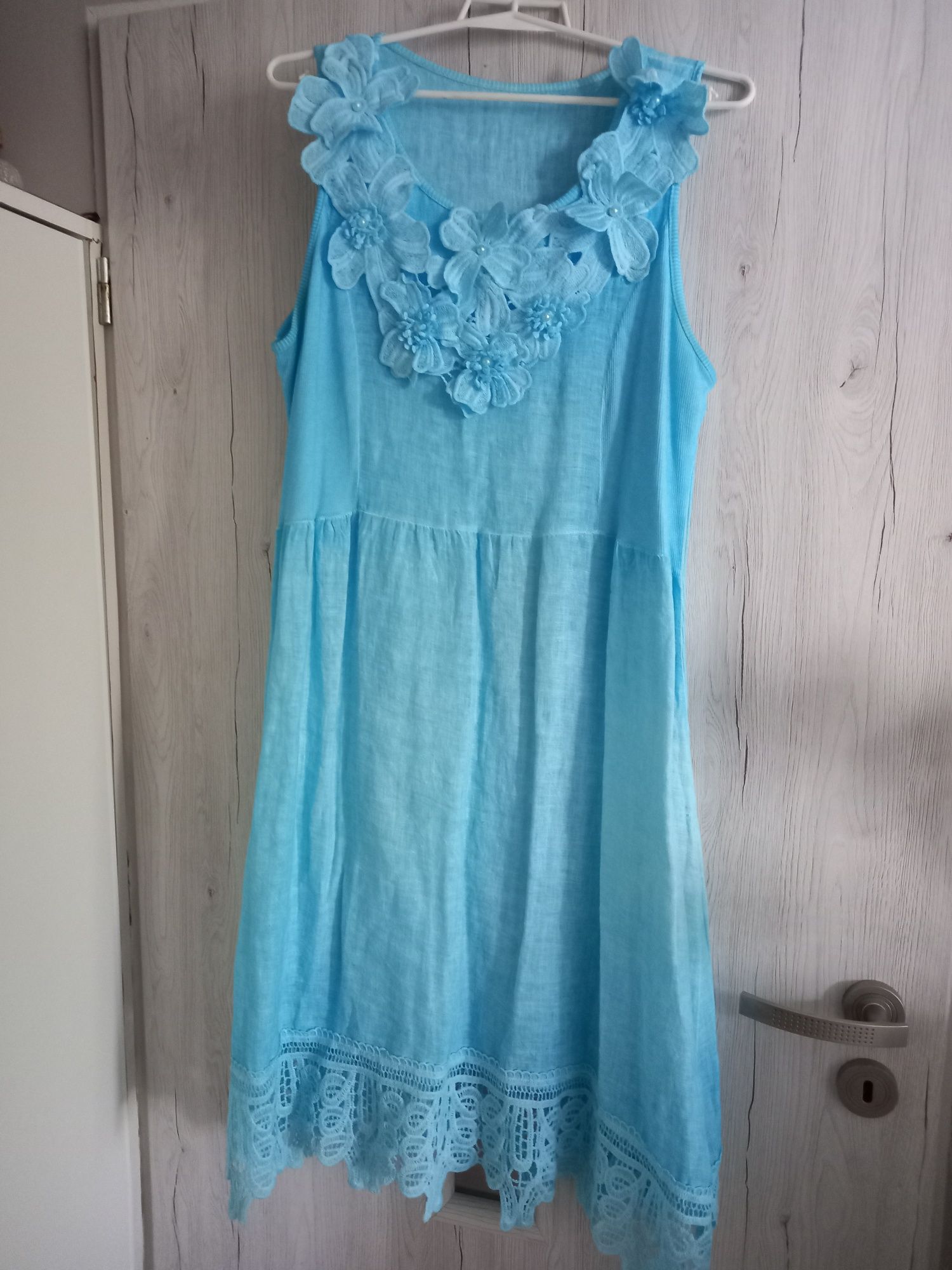 Błękitna letnia przewiewna lniana sukienka damska