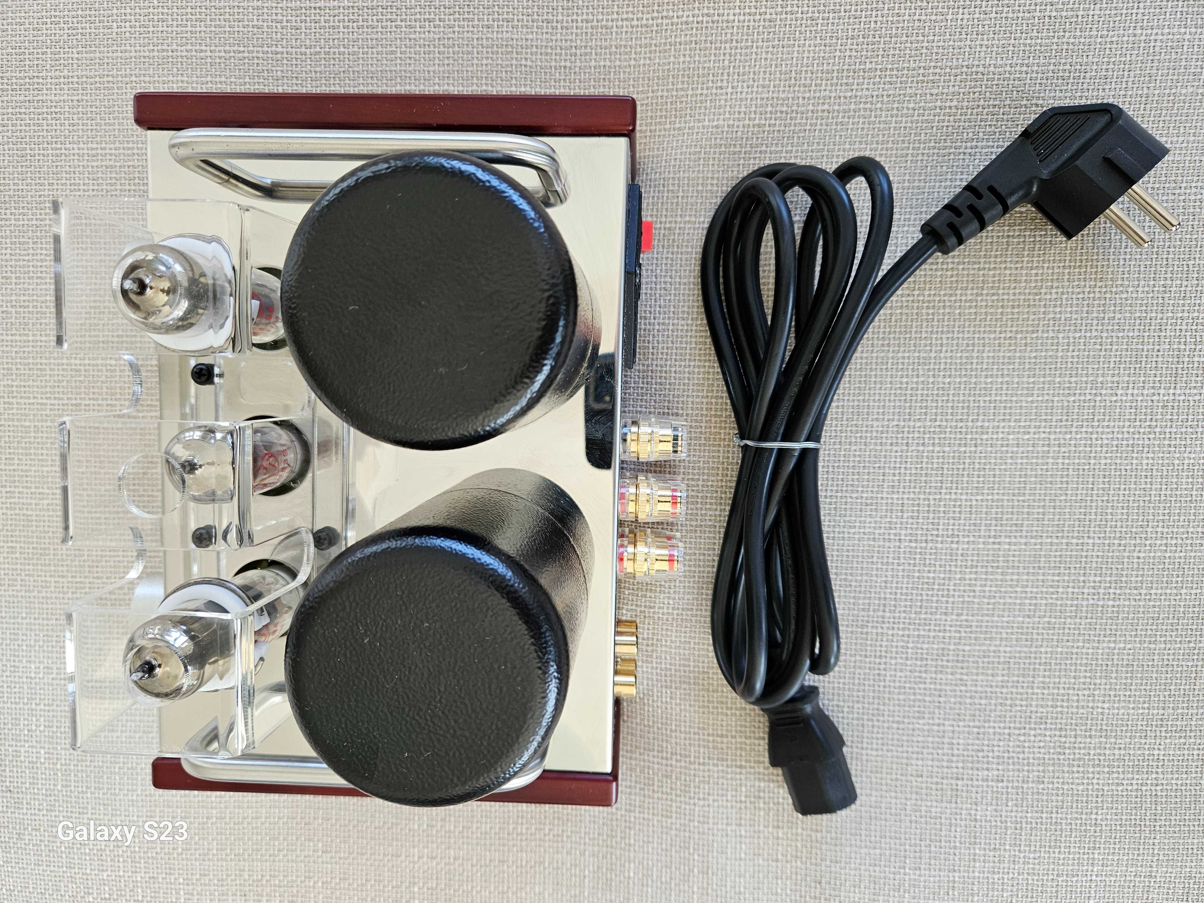Amplificador Single Ended Triode (SET), marca Boyuu, classe A.