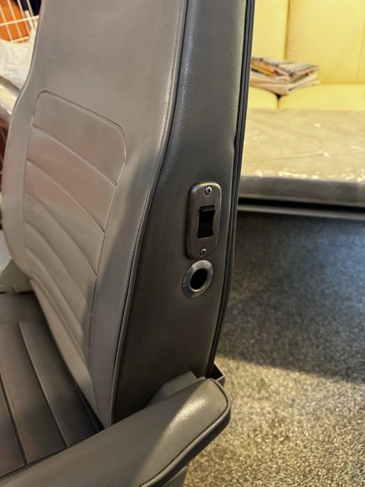 Elektryczny fotel stomatologiczny – sprawny, wygodny, gotowy do pracy