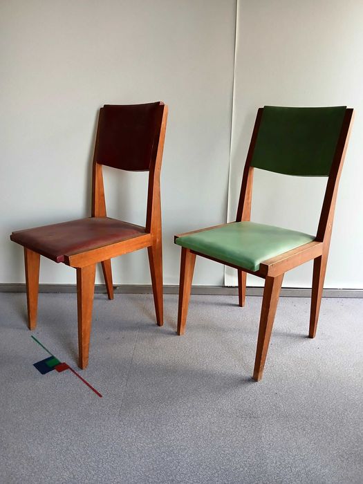2 Cadeiras Vintage - Linhas direitas - Madeira - Verde/ vermelha