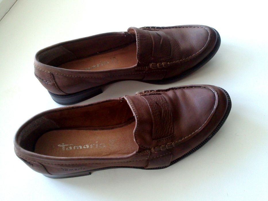 38-39р. Кожаные шоколадные туфли-лоферы Tamaris
