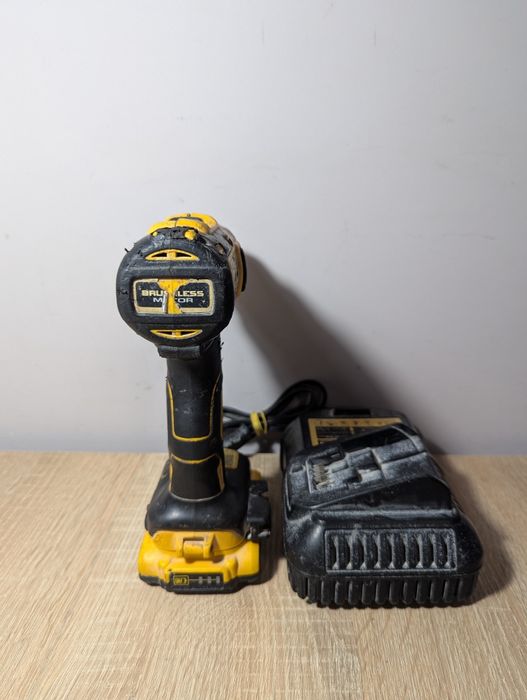 DeWalt dcd790 + акумулятор+ зарядне