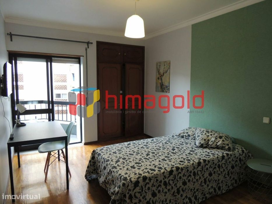 Quarto Estudantes na Rua Miguel Torga, Leiria