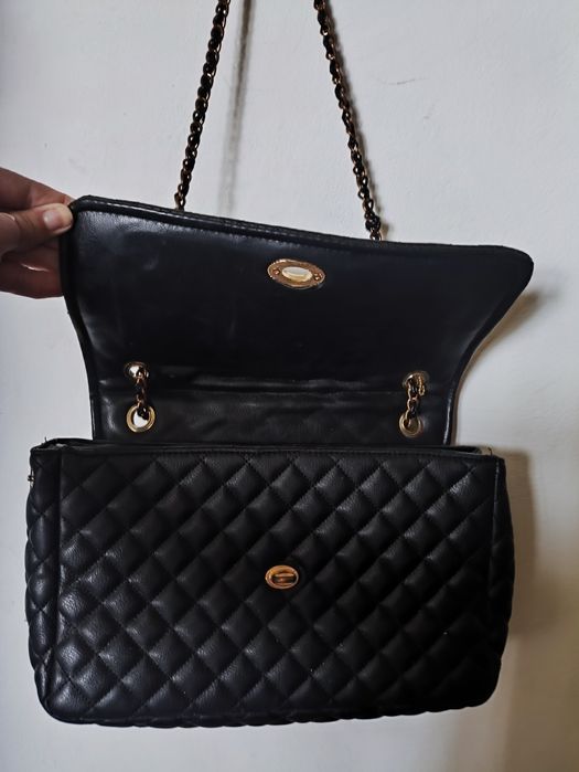 Дуже гарна вмістима сумочка в стилі Шанель шкіряна прошиті з ланцюжком