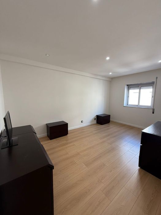 Apartamento T3 Remodolado c/ garagem privada