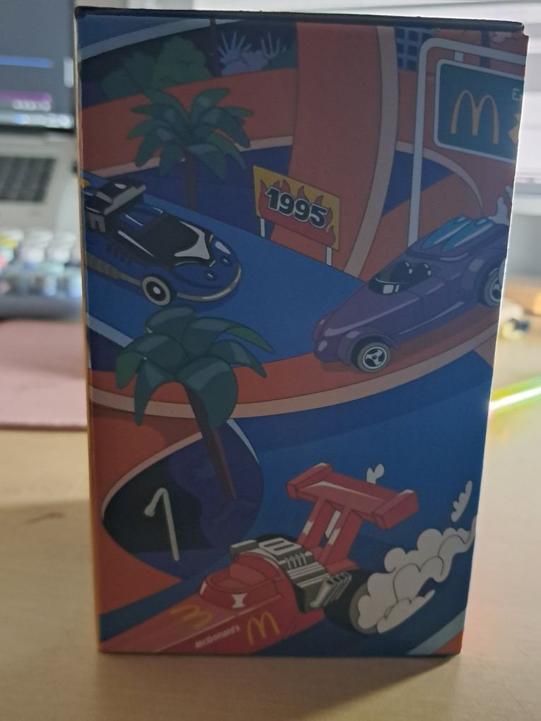 Copo McDonald's fechado