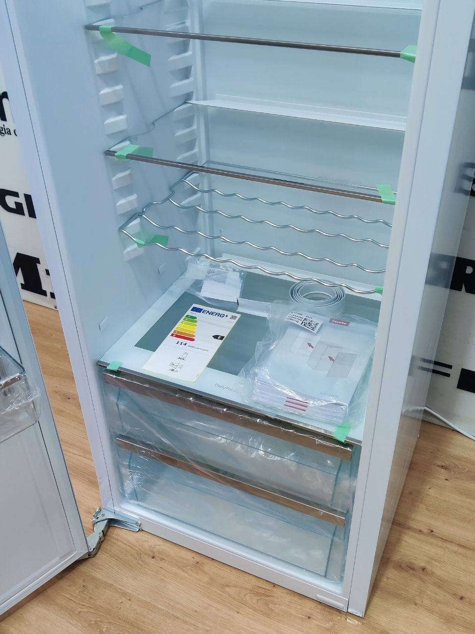 Суцільний вбудований холодильник Miele™ K7733E. 2023рік. Без морозилки