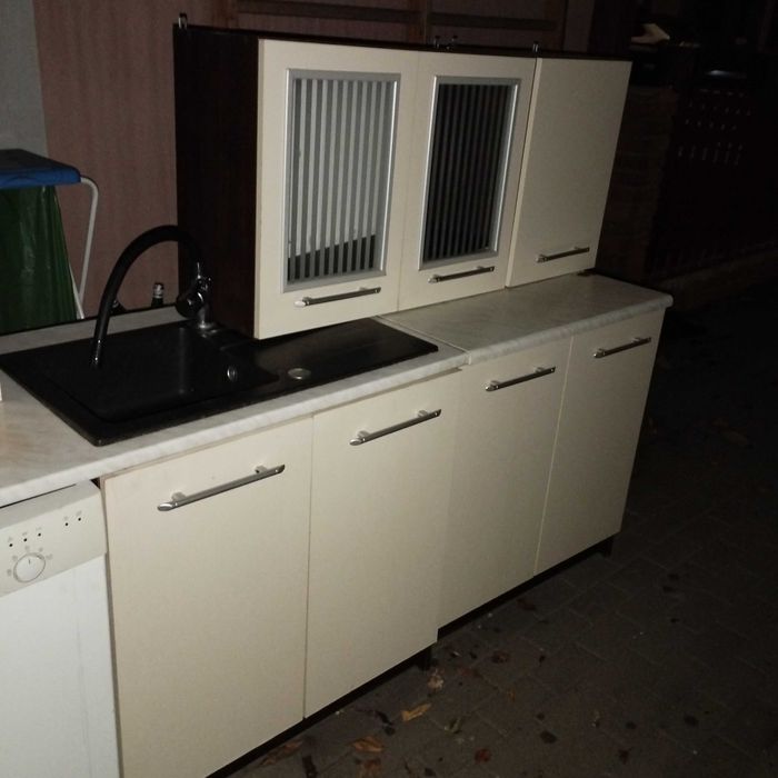 Zestaw mebli kuchennych zlew, bateria, zmywarka,  kuchenka elektryczną