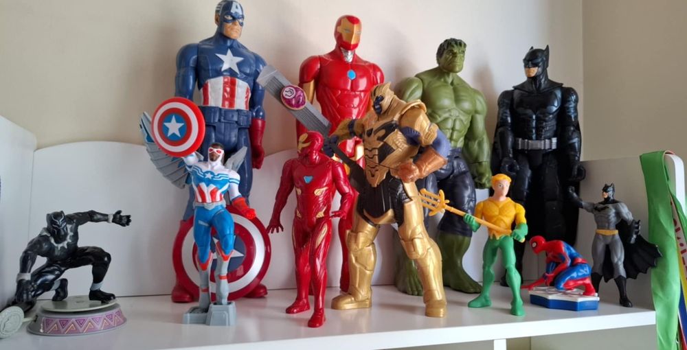 Várias figuras Marvel