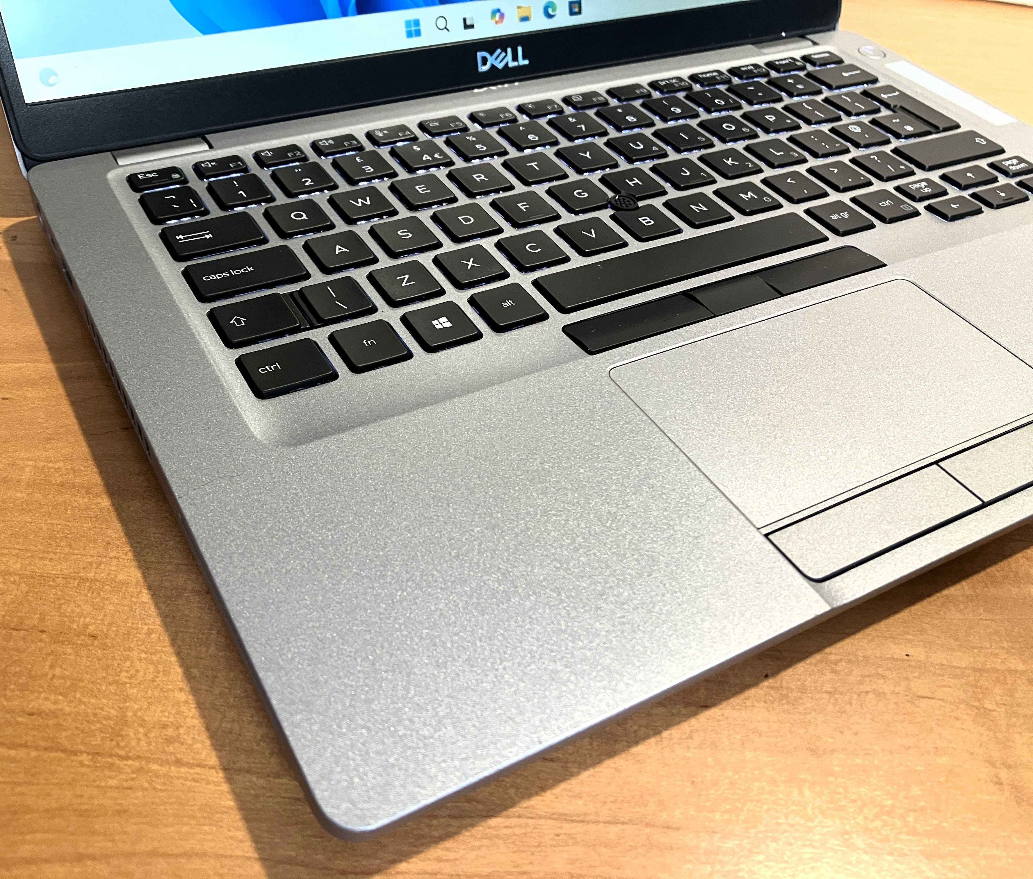 Laptop DELL 5411 Intel® Core™ i7-10th (6x5,1GHz) 16GB 512GB SSD USB-C™