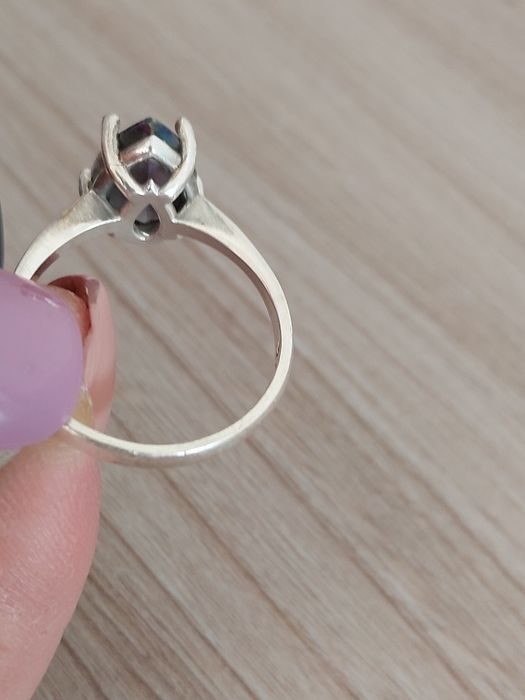 Pierścionek ze srebra z topazem