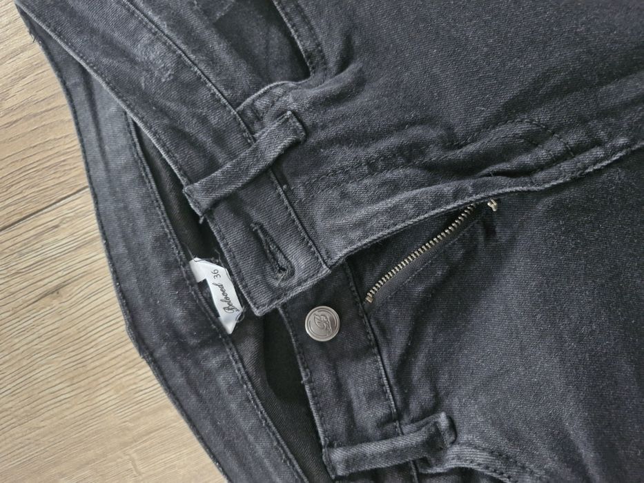 Ciemne jeansy Pepco z przetarciami rozmiar 36