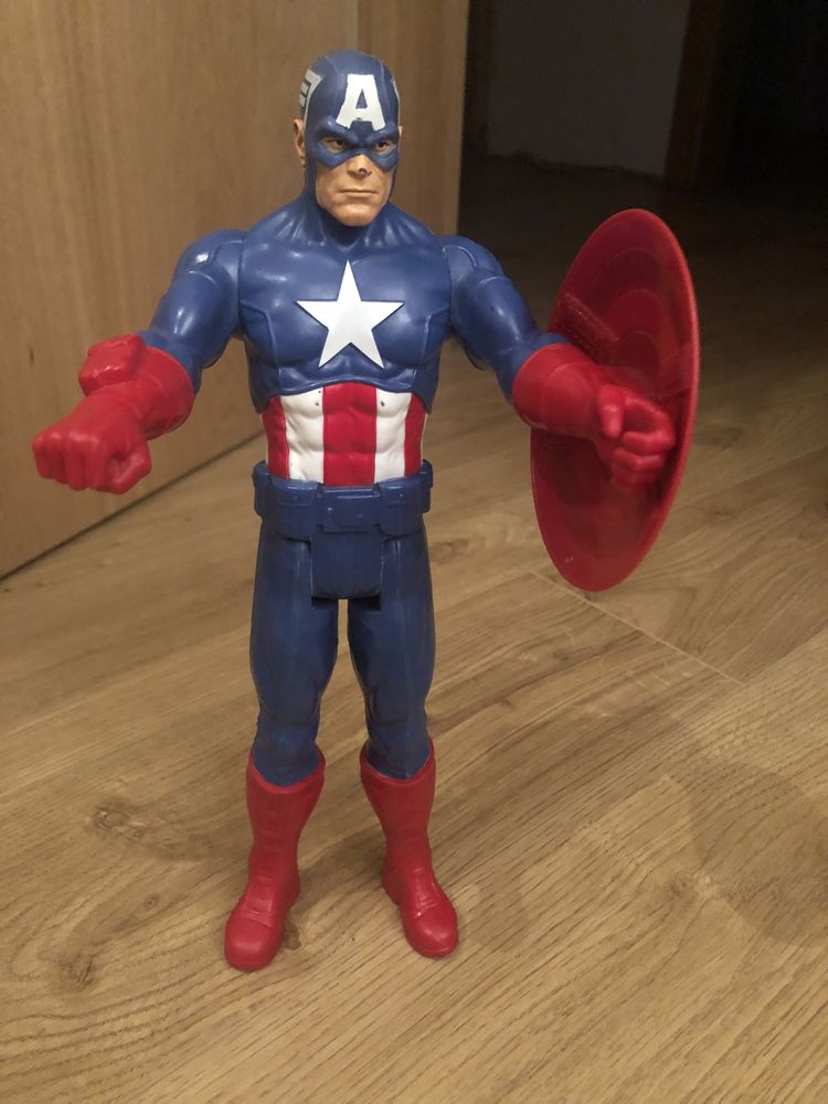 Figurka MARVEL  firmy Hasbro 30 cm