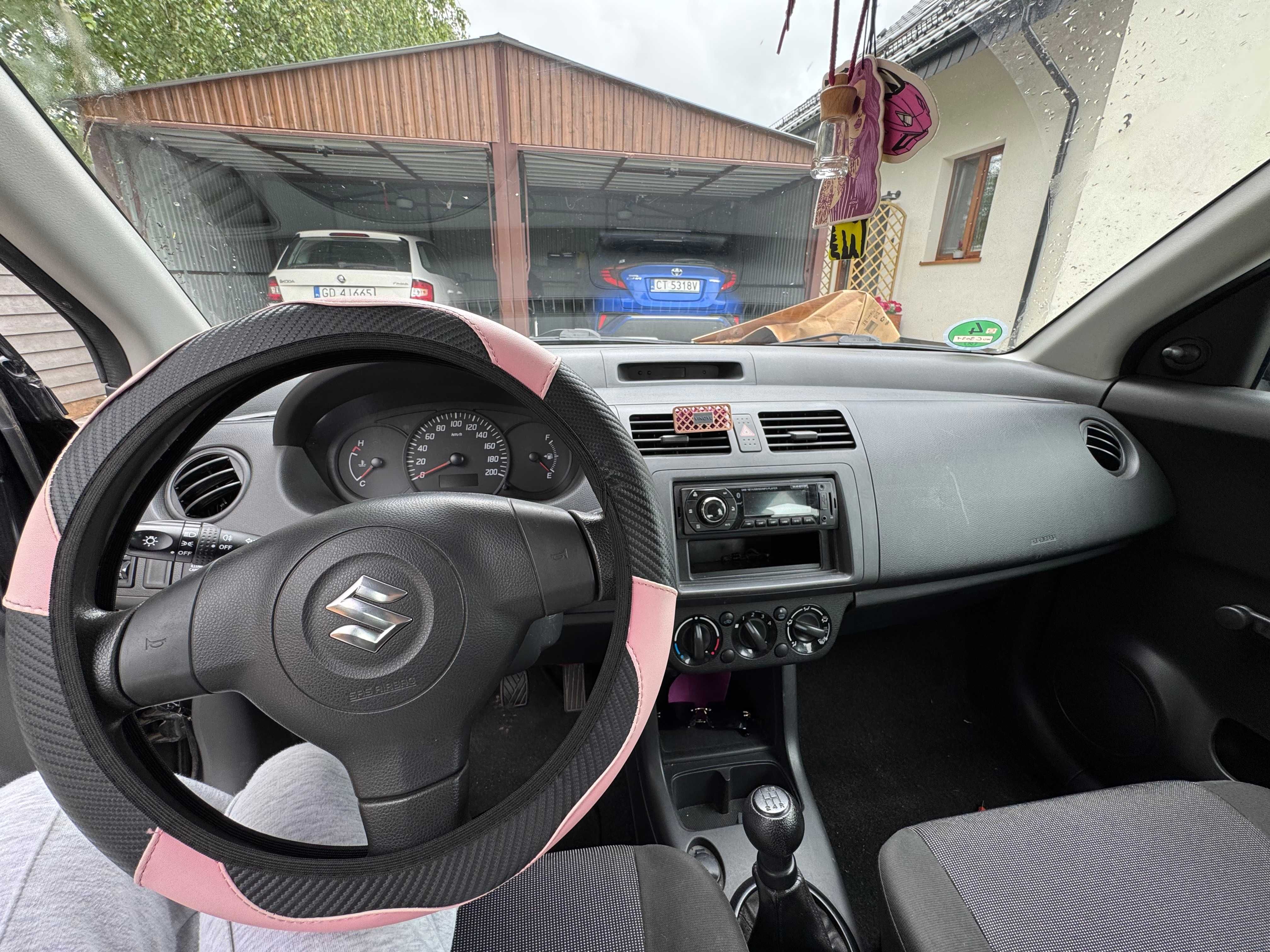 SUZUKI SWIFT benzyna 1,3 niski przebieg , zadbany.